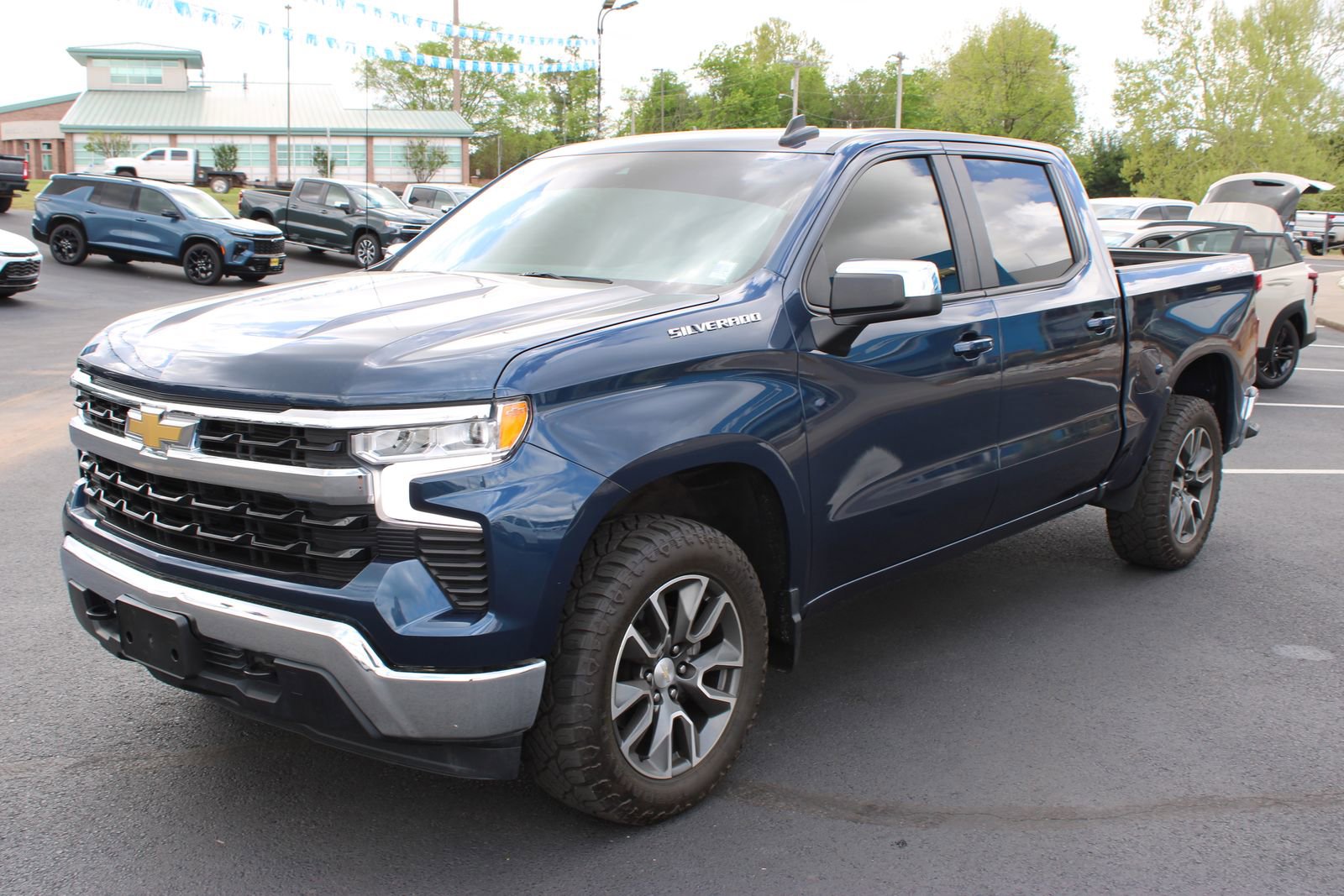 Used 2022 Chevrolet Silverado 1500 LT image 4
