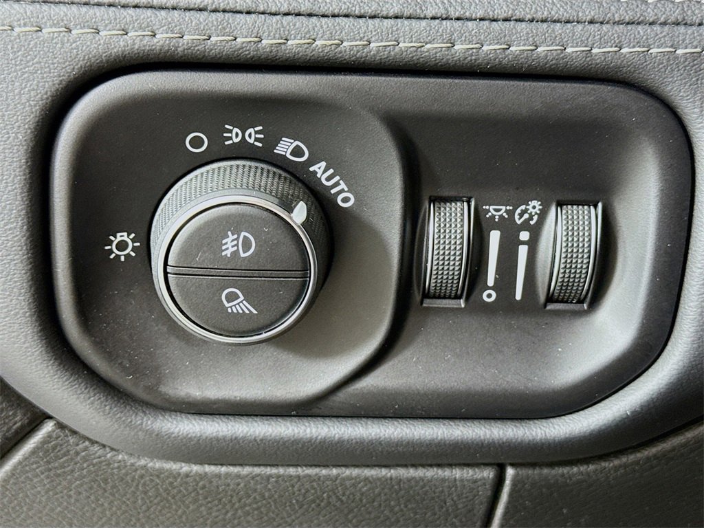 Used 2023 RAM 3500 Limited image 13