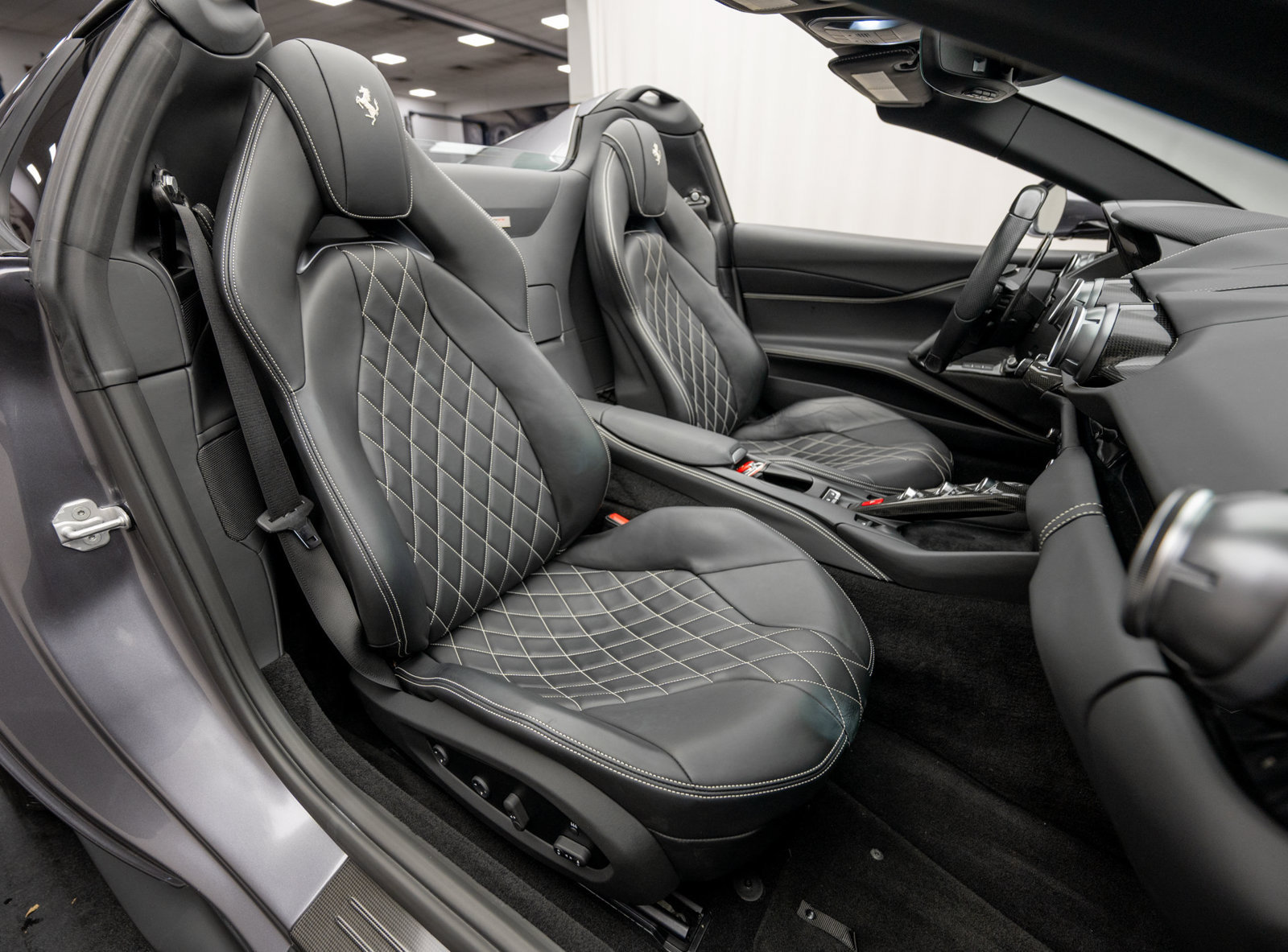 Used 2022 Ferrari 812 GTS RWD image 23