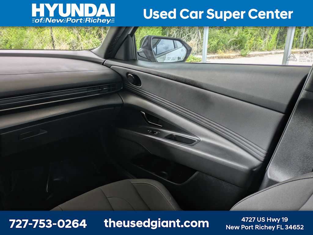 Certified 2025 Hyundai Elantra Sport FWD image 17