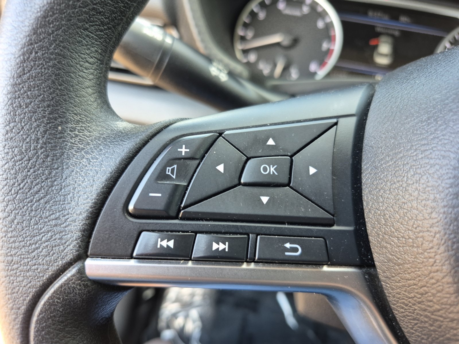 Used 2024 Nissan Sentra SV FWD image 27