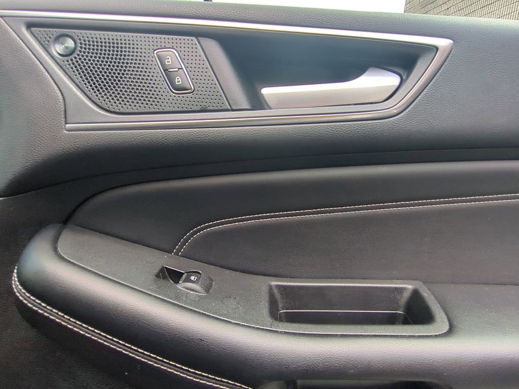 Used 2024 Ford Edge Titanium image 33