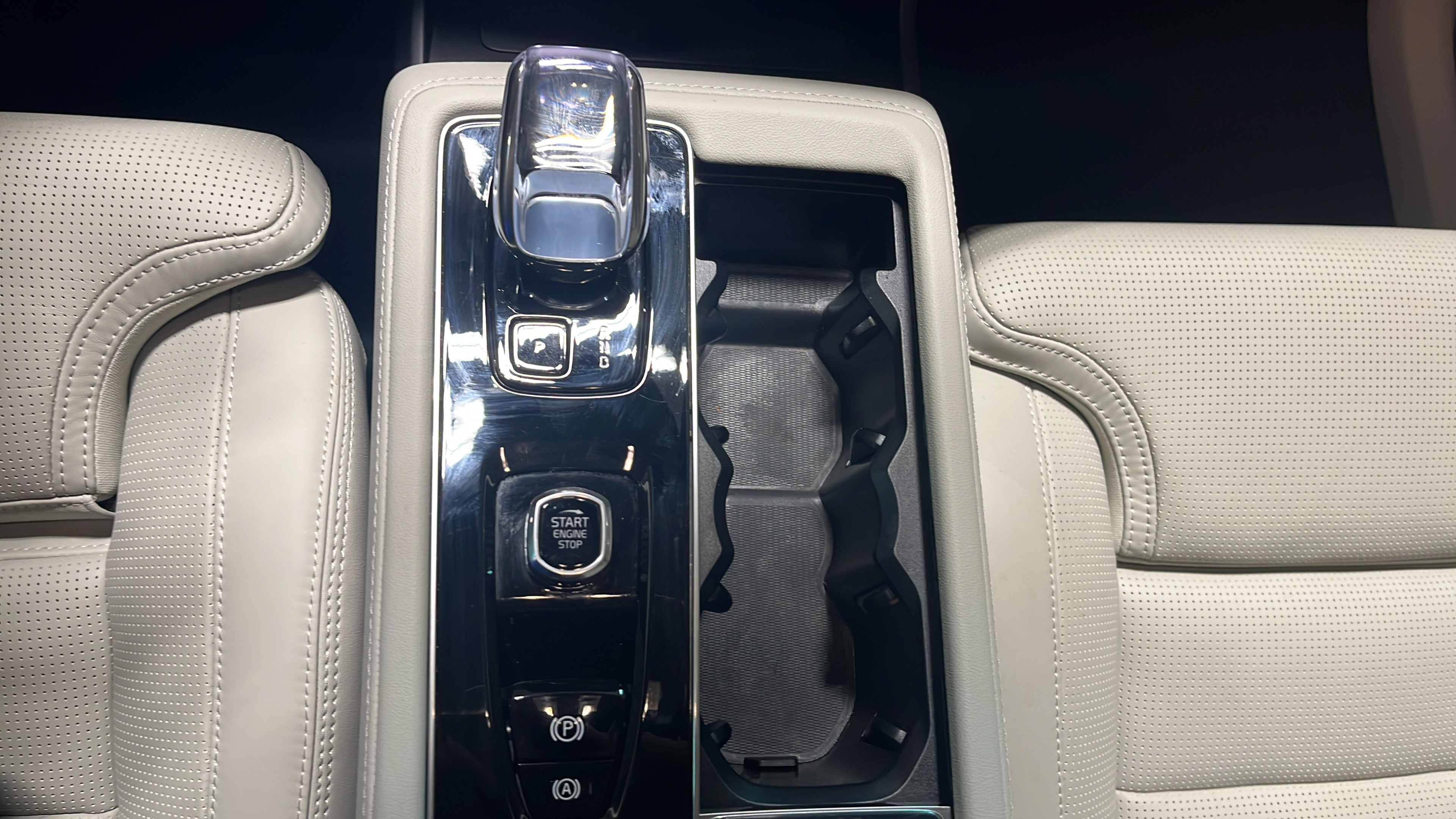 New 2026 Volvo XC90 B6 Ultra w/ Protection Package AWD/4WD image 15
