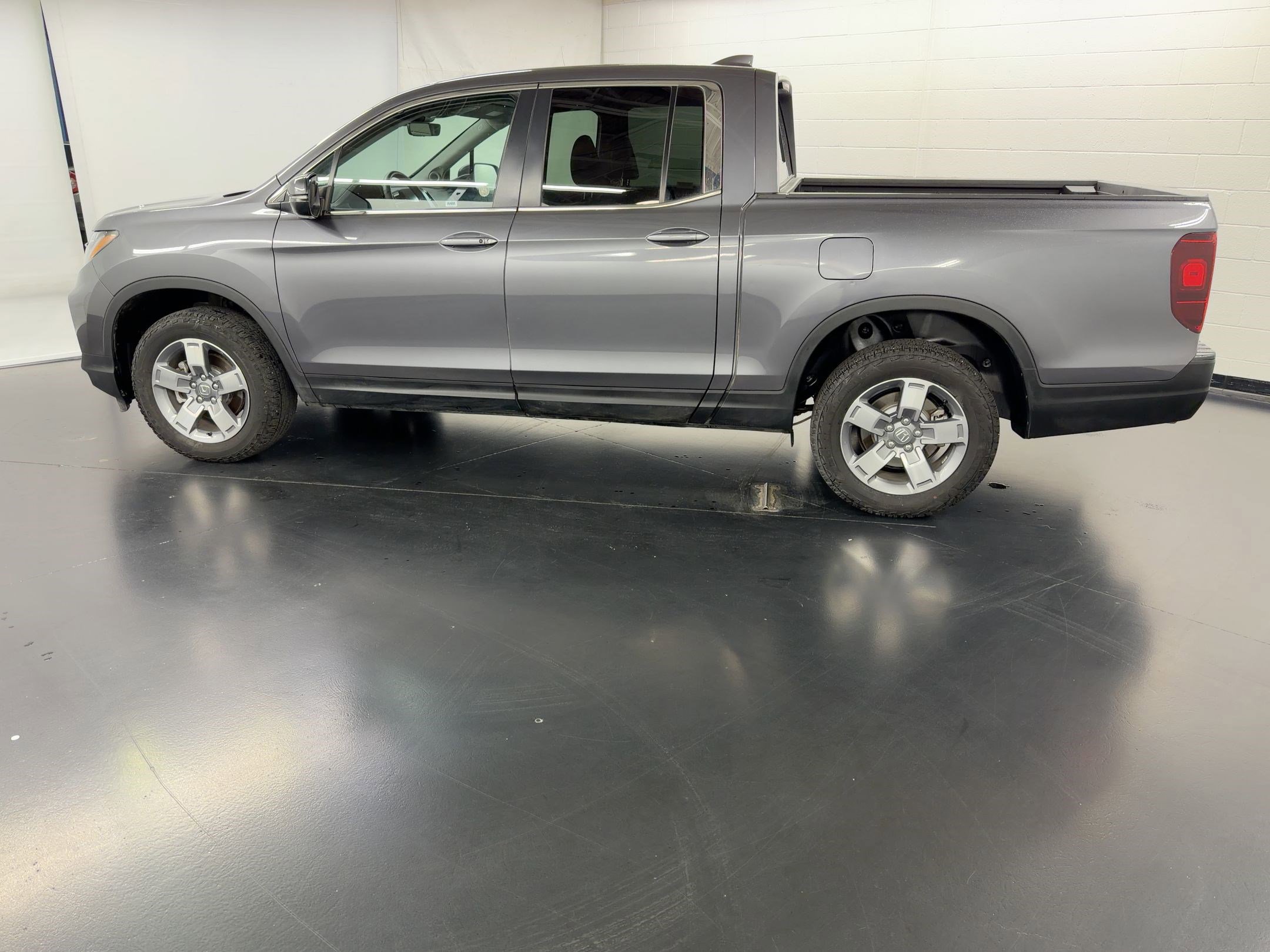 Used 2025 Honda Ridgeline RTL image 2