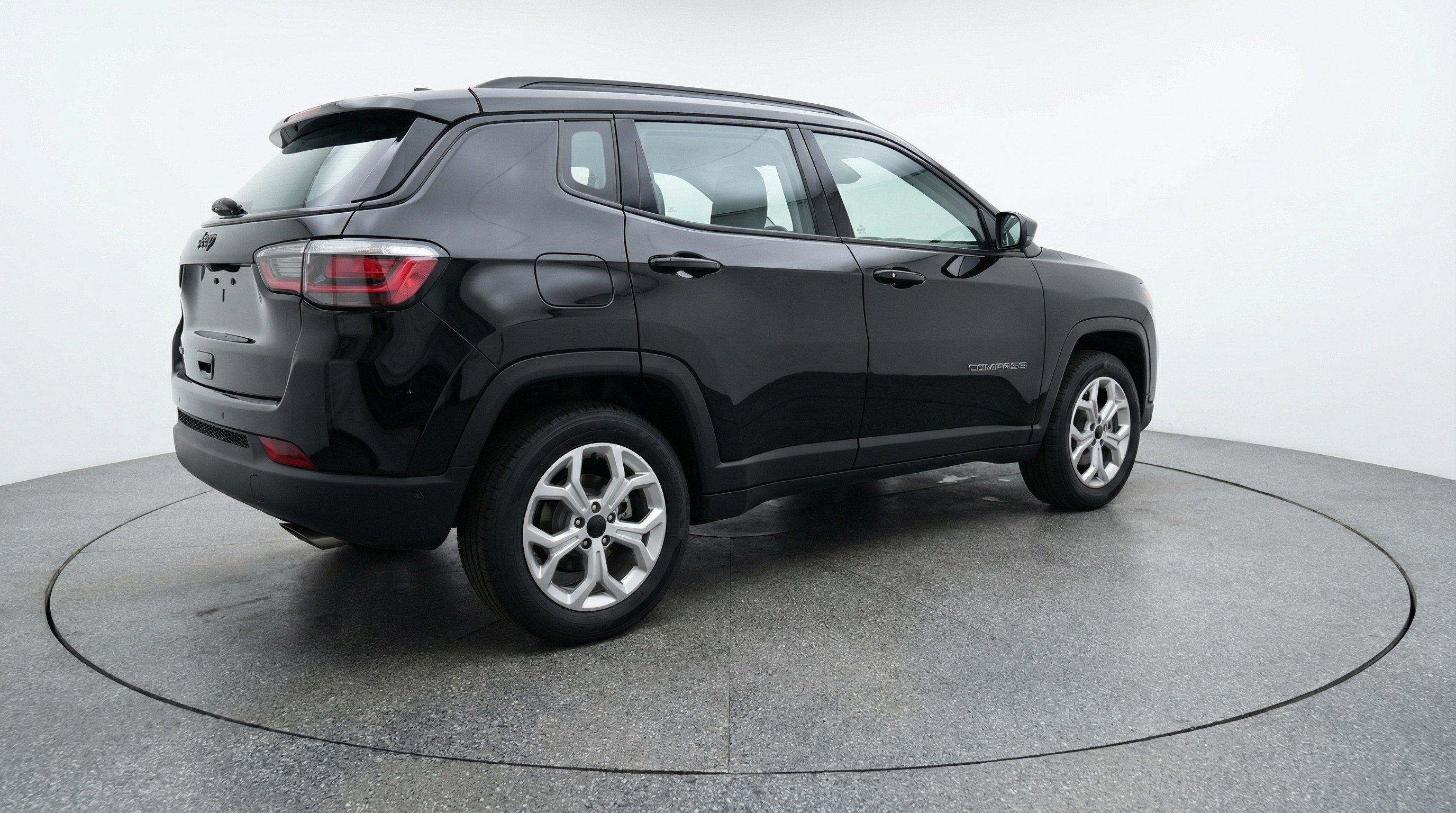 Used 2025 Jeep Compass Latitude image 9