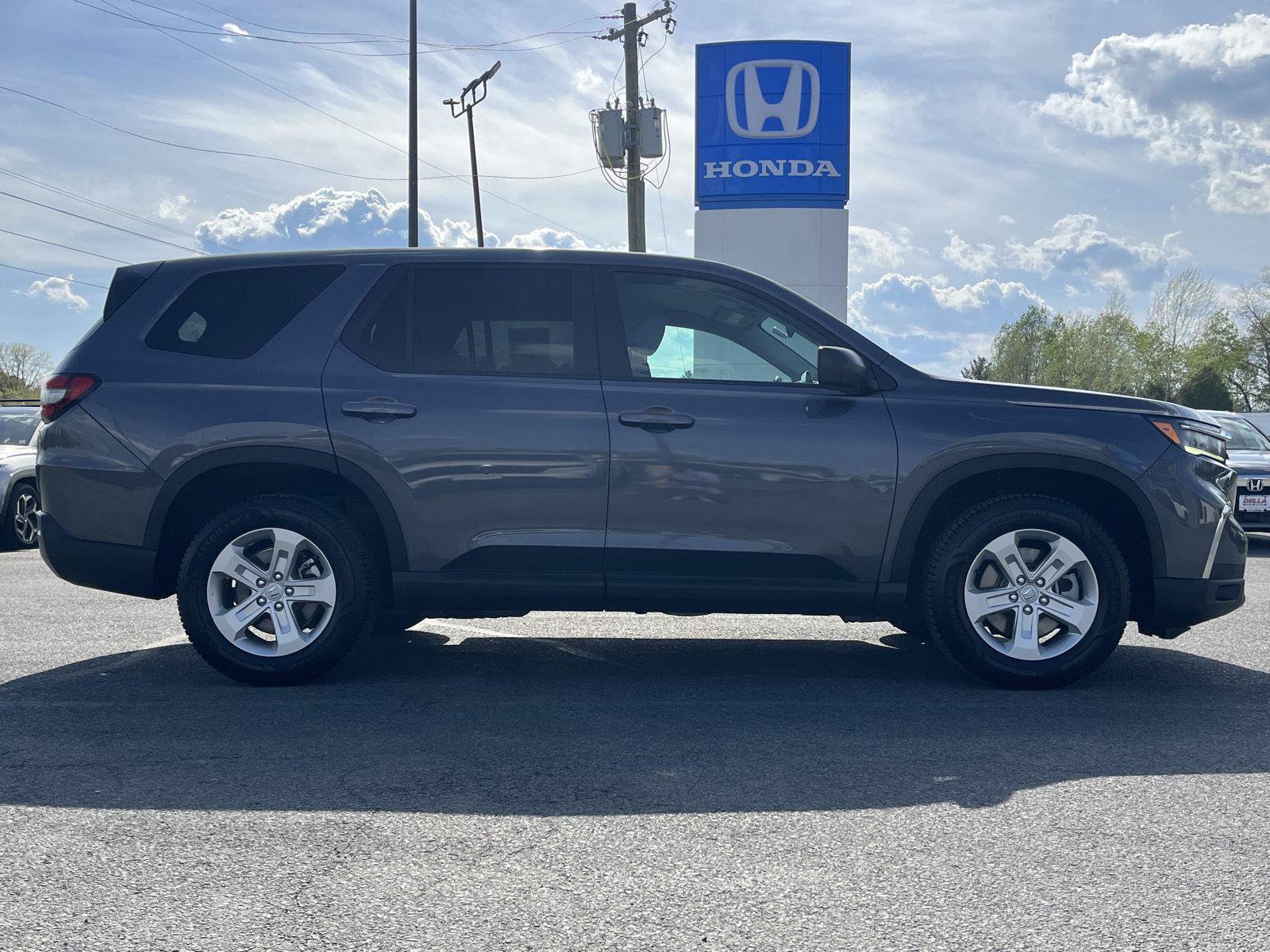 Certified 2023 Honda Pilot LX image 4