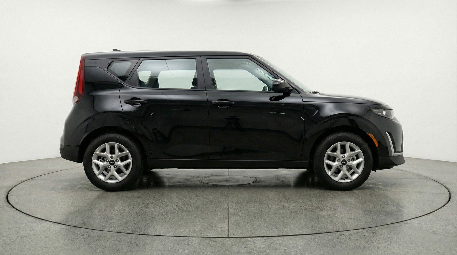 Used 2025 Kia Soul LX w/ LX Technology Package FWD image 11