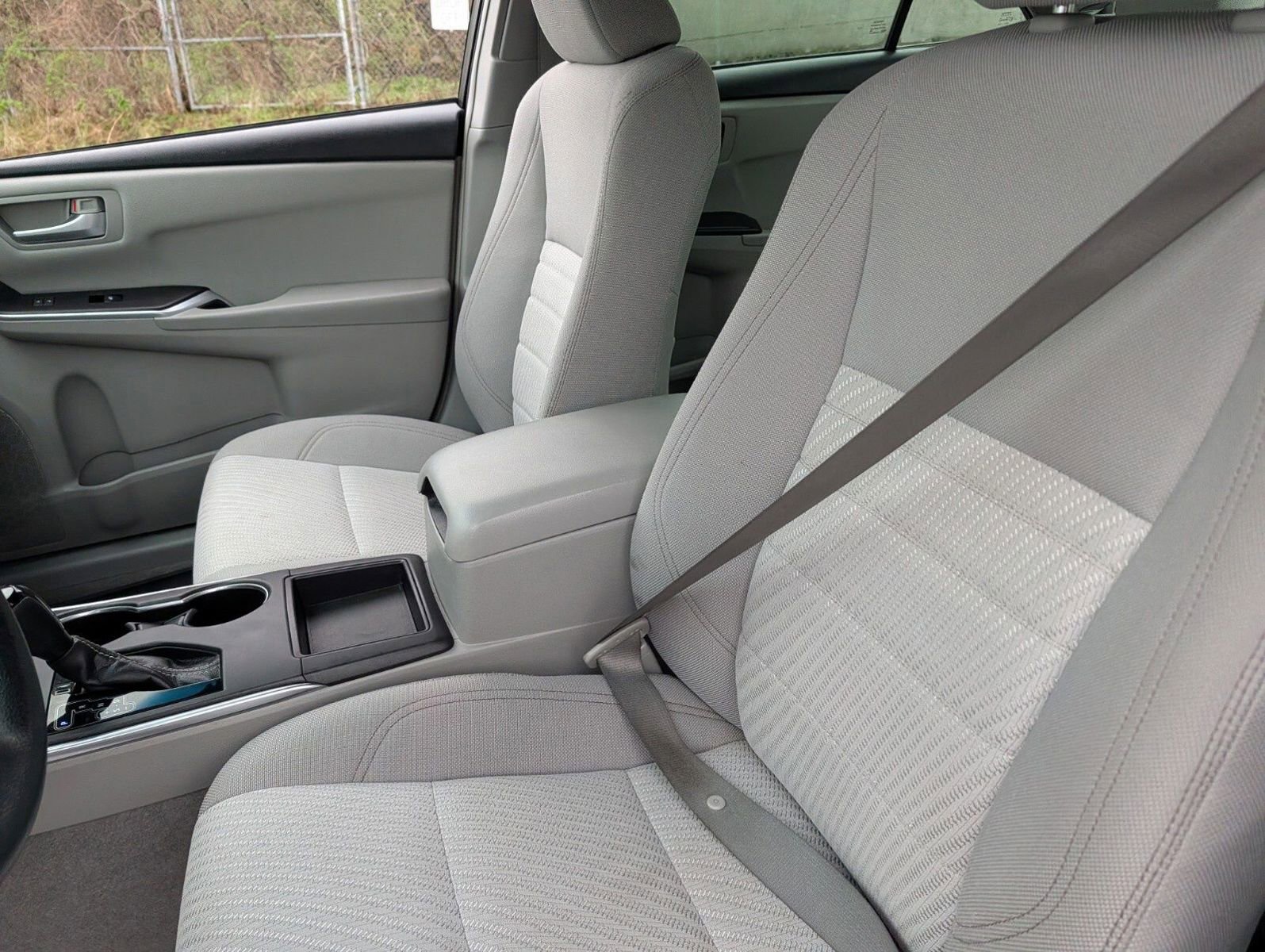 Used 2017 Toyota Camry LE image 15