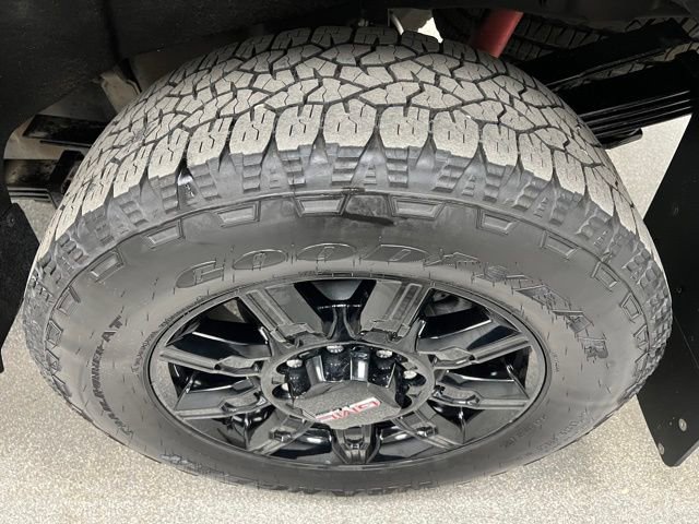 Used 2025 GMC Sierra 3500 AT4 w/ AT4 Premium Plus Package image 16