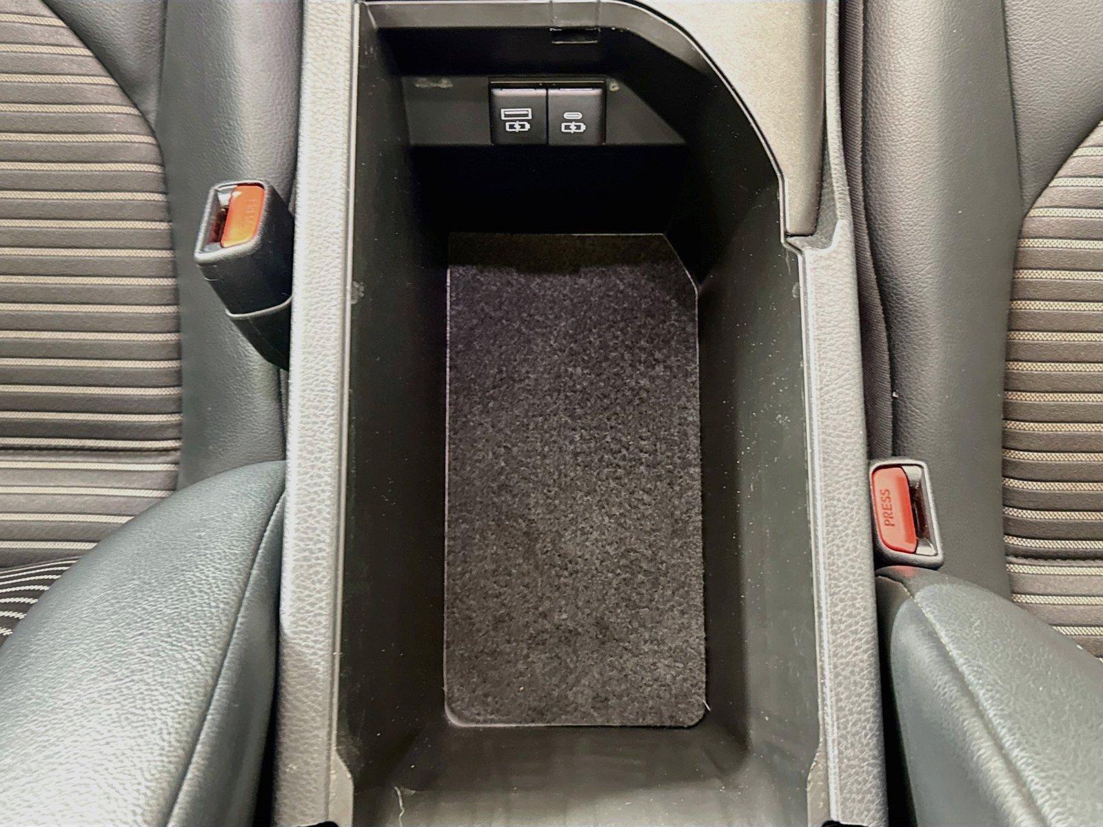 Used 2022 Toyota Camry SE w/ Convenience Package FWD image 32