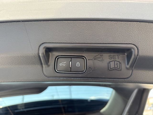 Used 2022 Ford Explorer Limited w/ Equipment Group 301A image 30