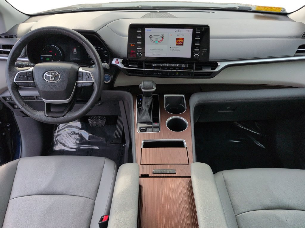 Used 2024 Toyota Sienna XLE FWD image 11