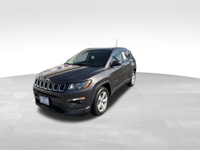 Used 2017 Jeep Compass Latitude FWD image 4