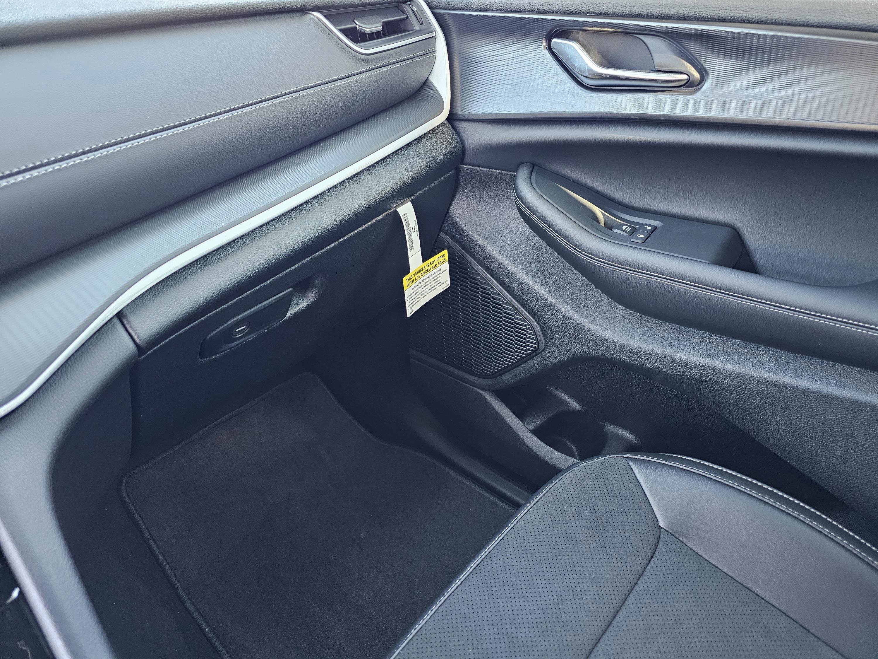 New 2025 Jeep Grand Cherokee L Altitude image 27