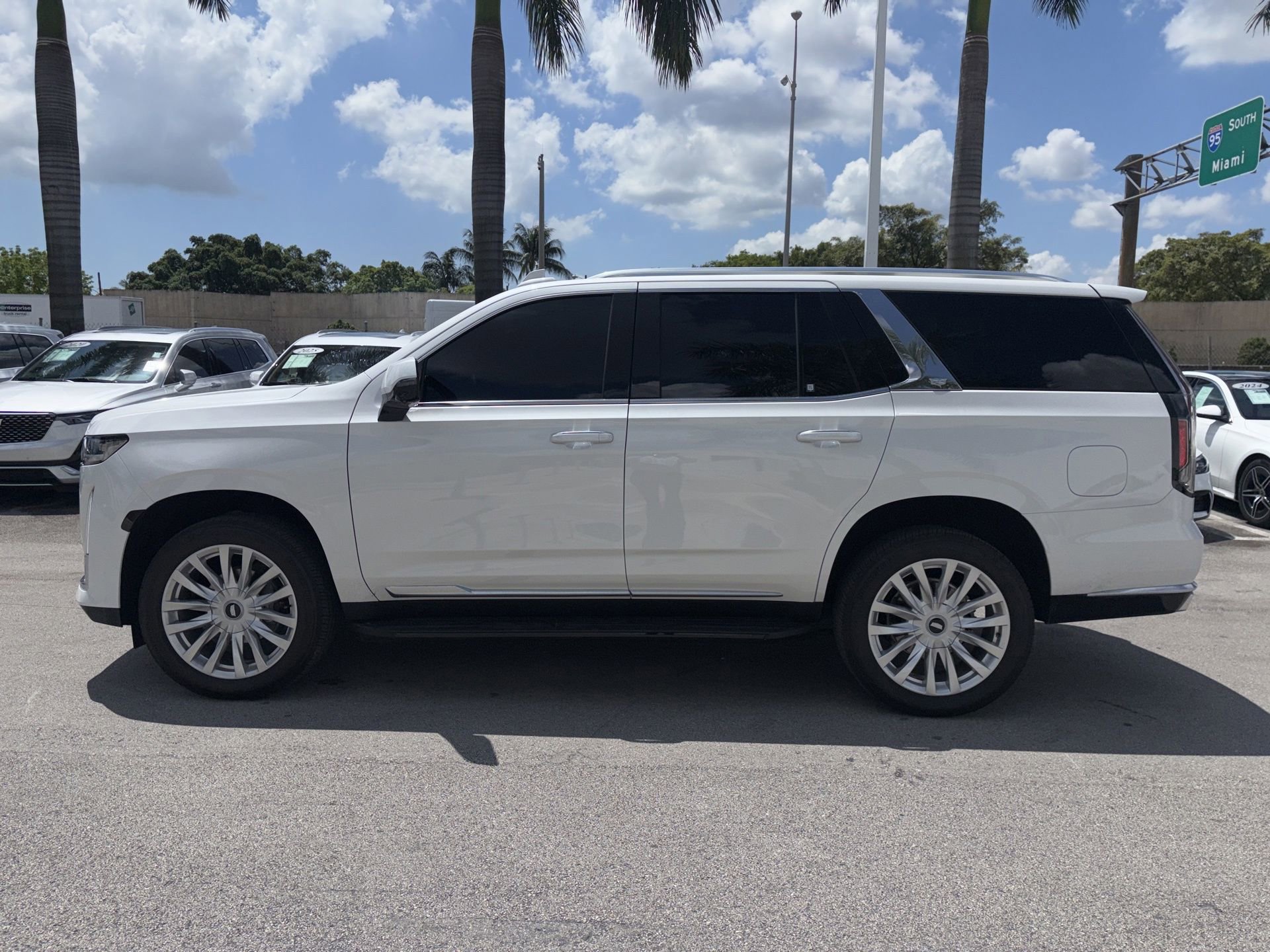 Used 2024 Cadillac Escalade Luxury RWD image 7