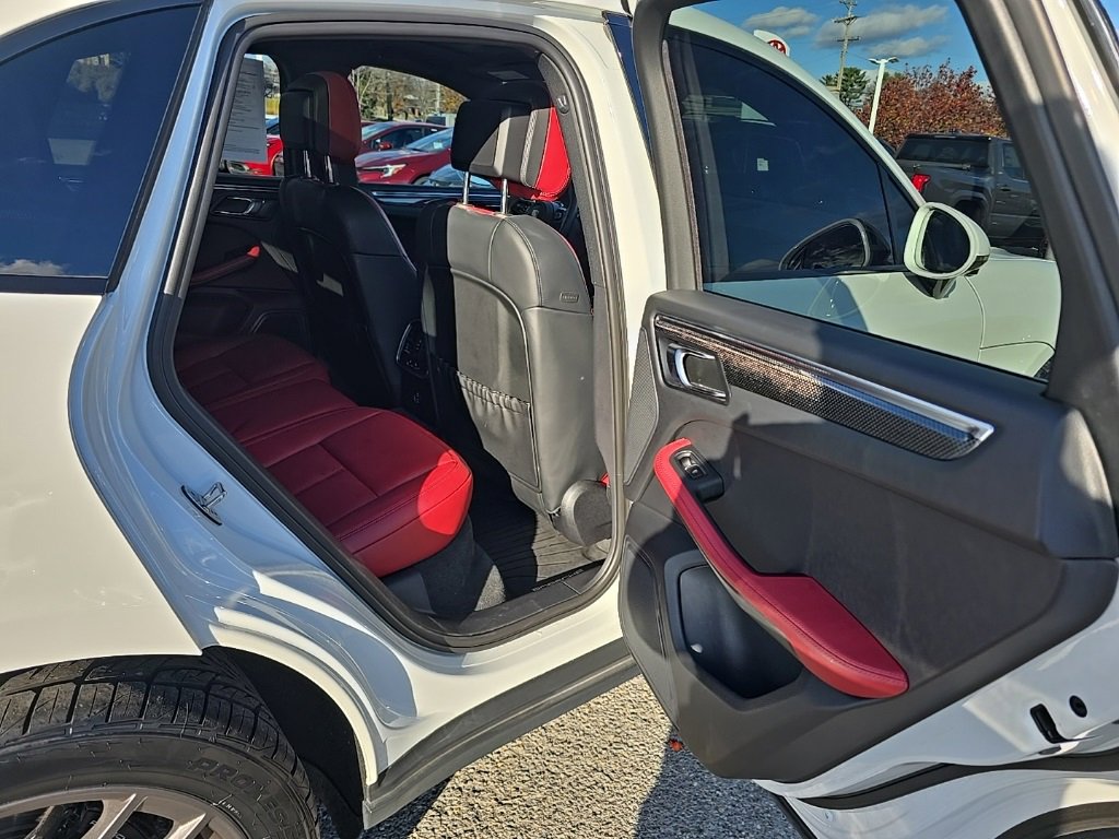 Used 2023 Porsche Macan Turbo image 8