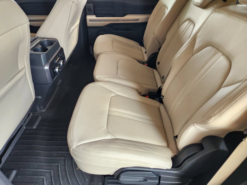 Used 2022 Ford Expedition Platinum AWD/4WD image 31