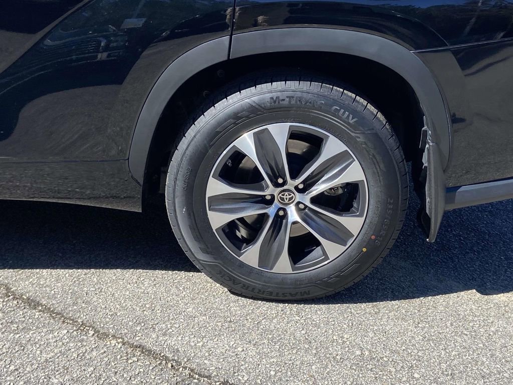 Used 2025 Toyota Highlander XLE image 9