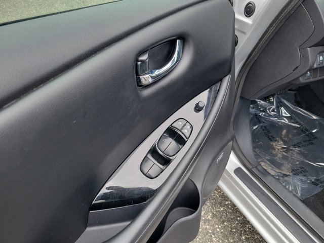 Used 2015 Nissan Leaf SL w/ Premium Package image 16