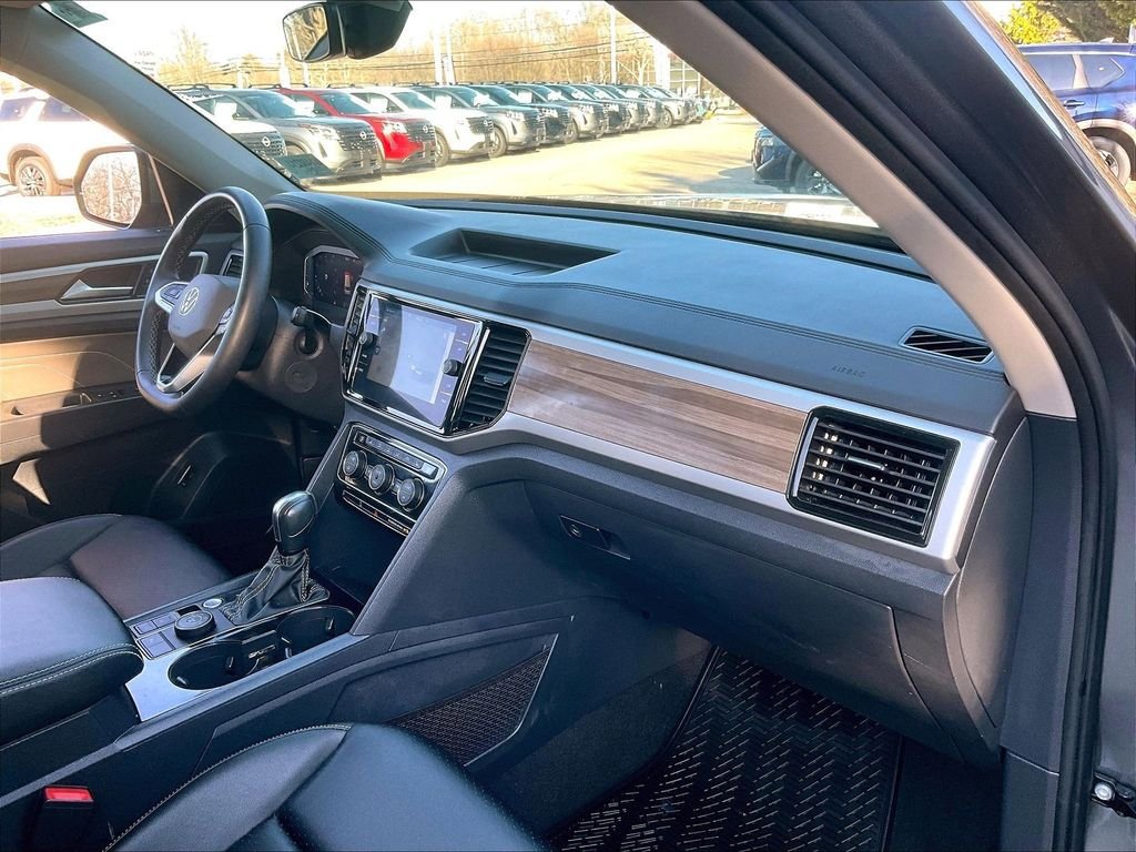 Used 2023 Volkswagen Atlas SEL AWD/4WD image 14
