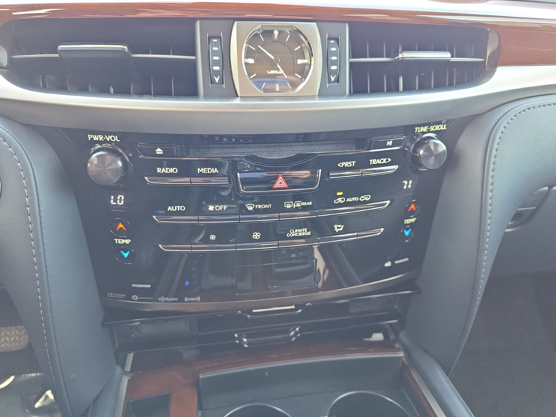 Used 2019 Lexus LX 570 4WD w/ Luxury Package image 24