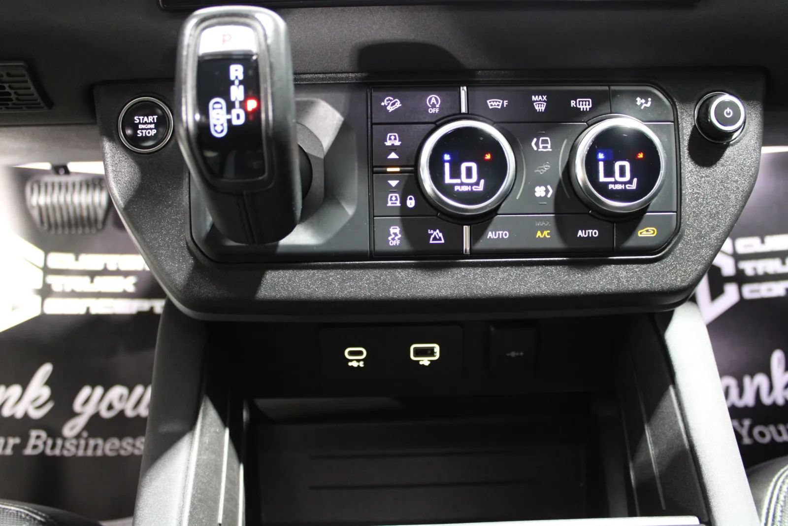 Used 2023 Land Rover Defender 130 X-Dynamic SE AWD/4WD image 11