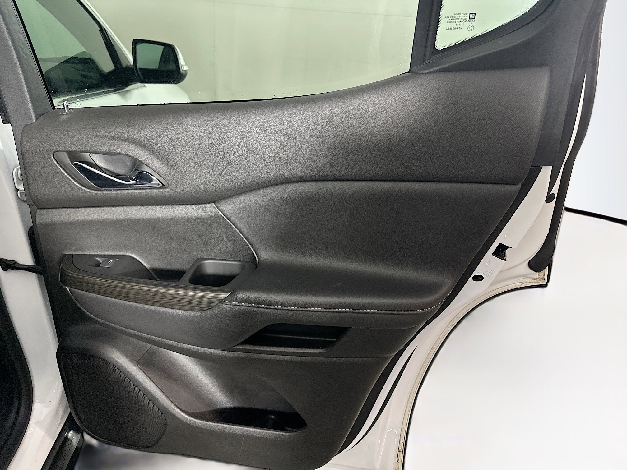 Used 2023 GMC Acadia SLT image 33