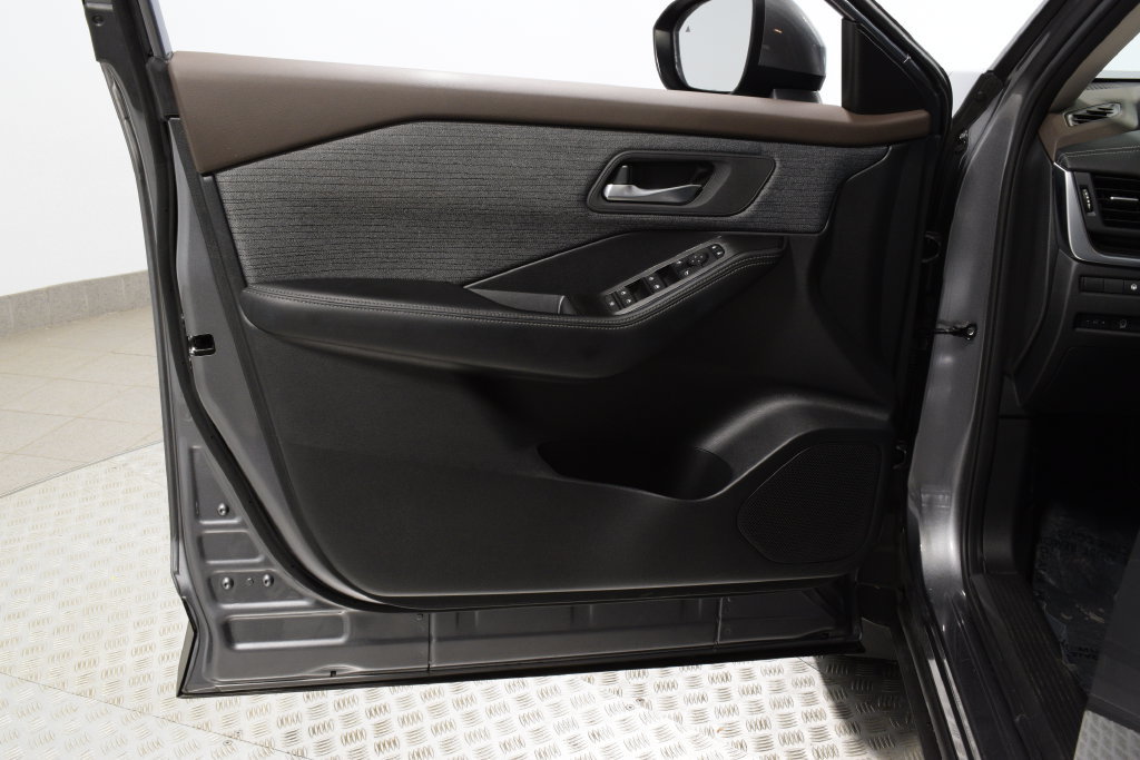 Used 2023 Nissan Rogue SV AWD/4WD image 12