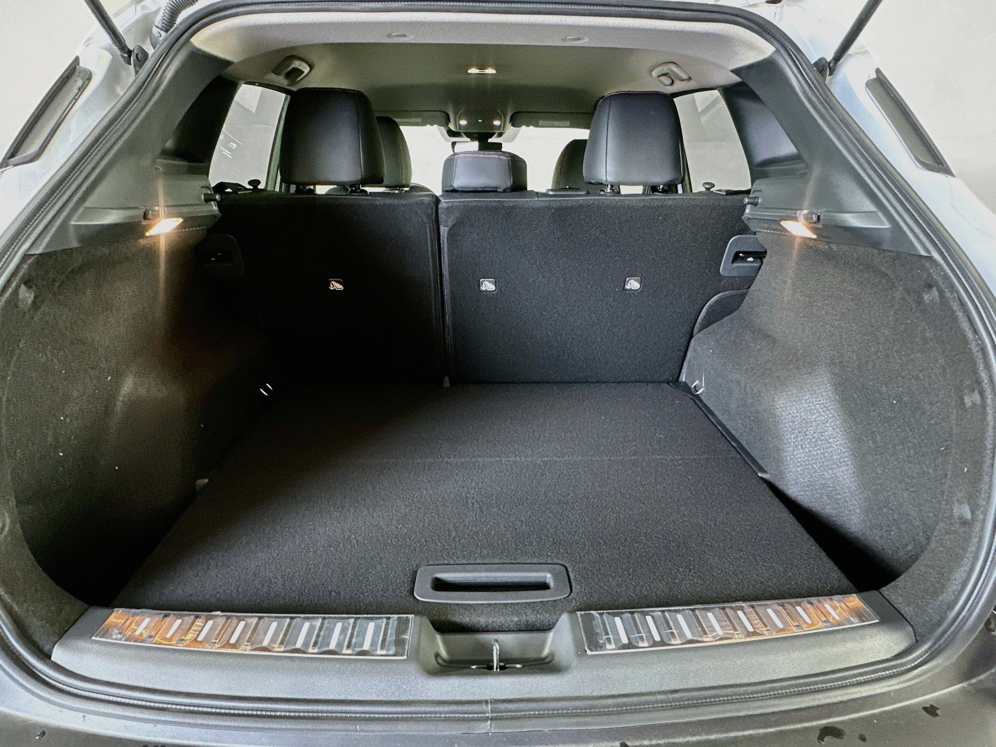 Used 2026 Nissan Kicks SR w/ Illumination Package FWD image 27