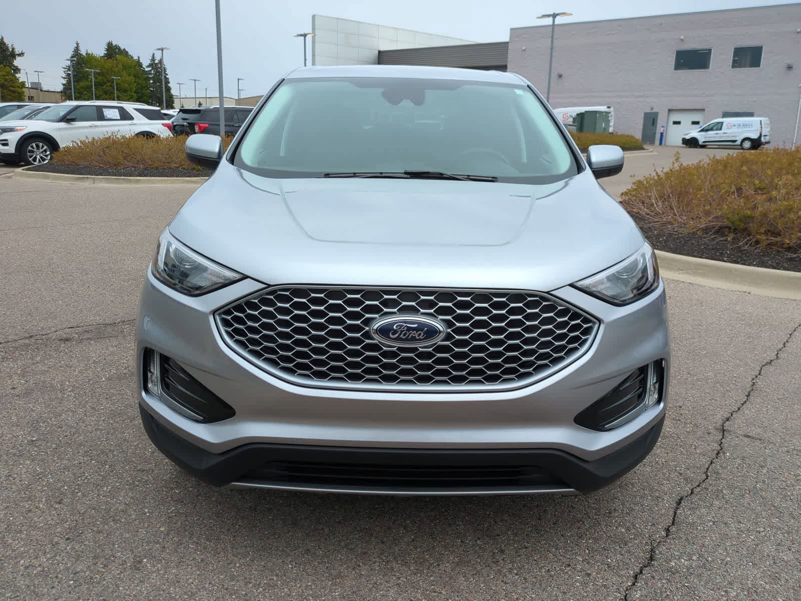Used 2023 Ford Edge SEL w/ Convenience Package AWD/4WD image 3