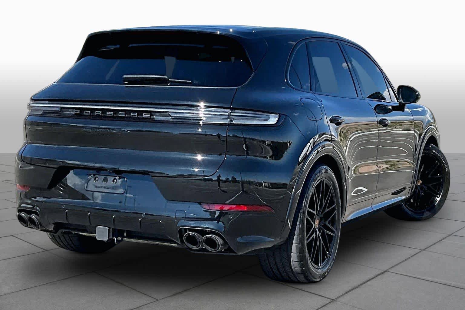 Used 2025 Porsche Cayenne GTS AWD/4WD image 13