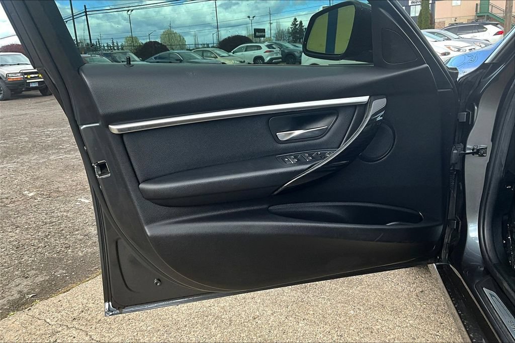 Used 2018 BMW 330i Sedan RWD image 21