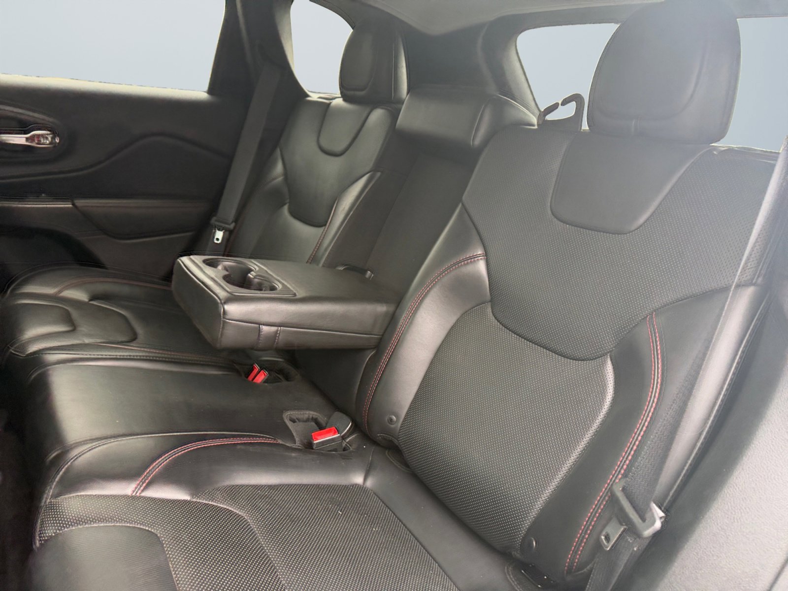 Used 2019 Jeep Cherokee Trailhawk image 14