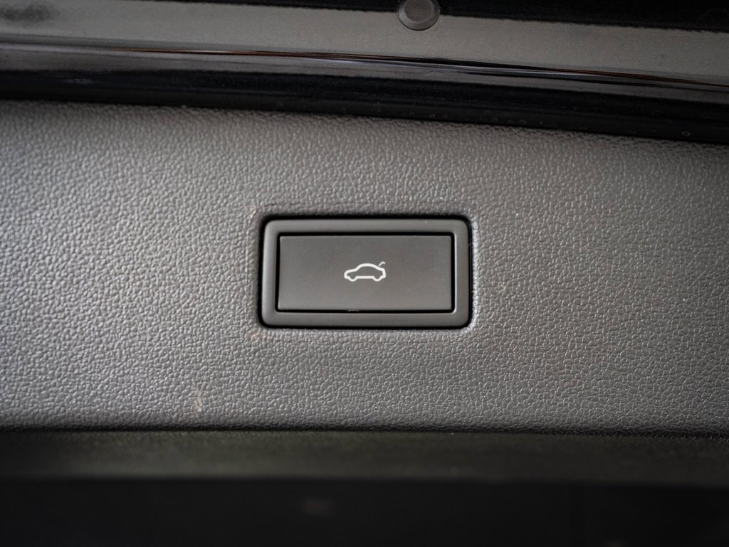 Used 2024 Volkswagen Tiguan SE R-Line image 19