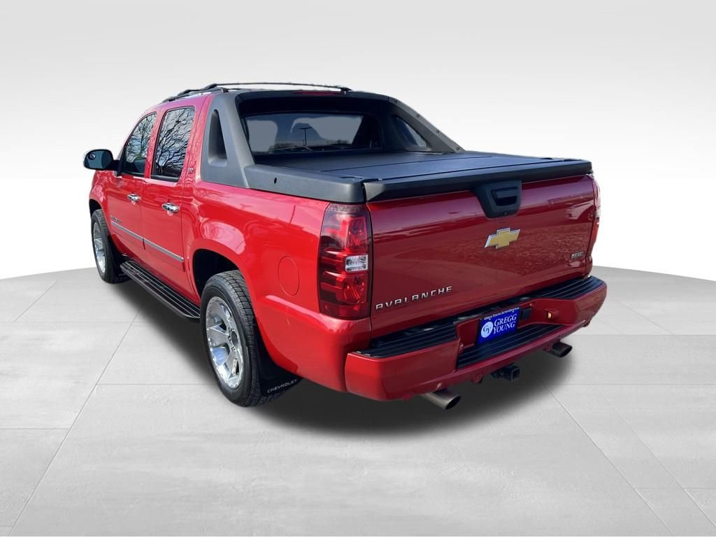 Used 2011 Chevrolet Avalanche LTZ image 4