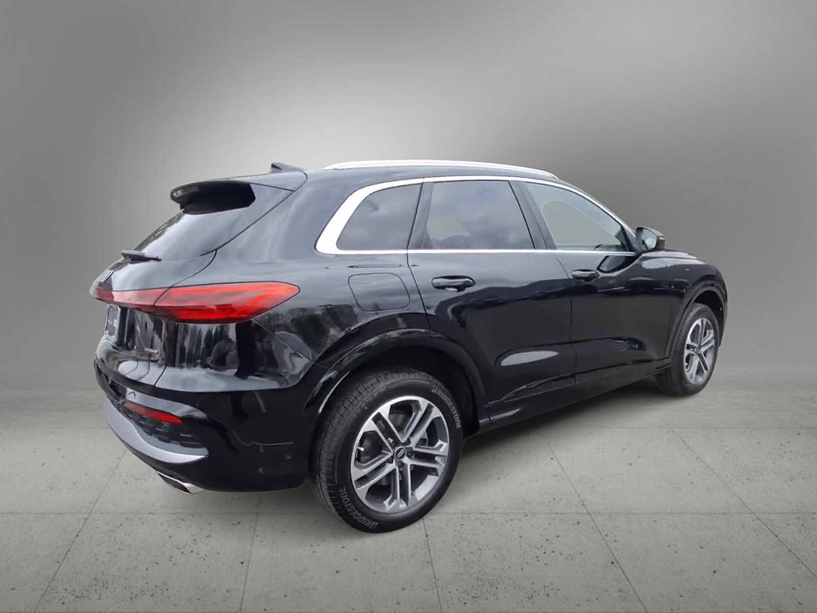 Certified 2025 Audi Q5 Premium w/ 19" Wheel Package AWD/4WD image 8