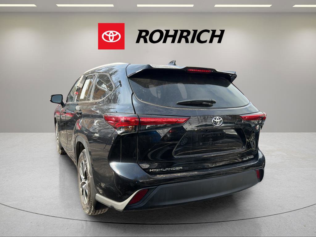 Used 2023 Toyota Highlander XLE image 8