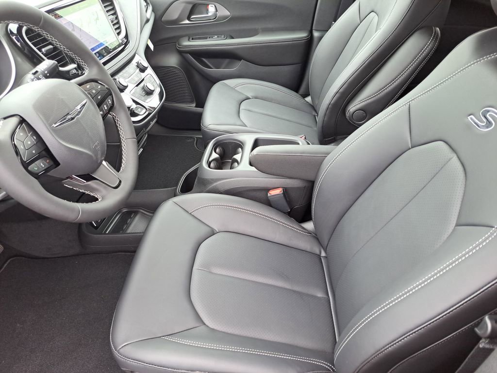 New 2026 Chrysler Pacifica Select w/ S Appearance Package image 13