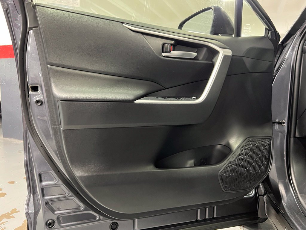 Certified 2019 Toyota RAV4 XLE w/ Convenience Package AWD/4WD image 39