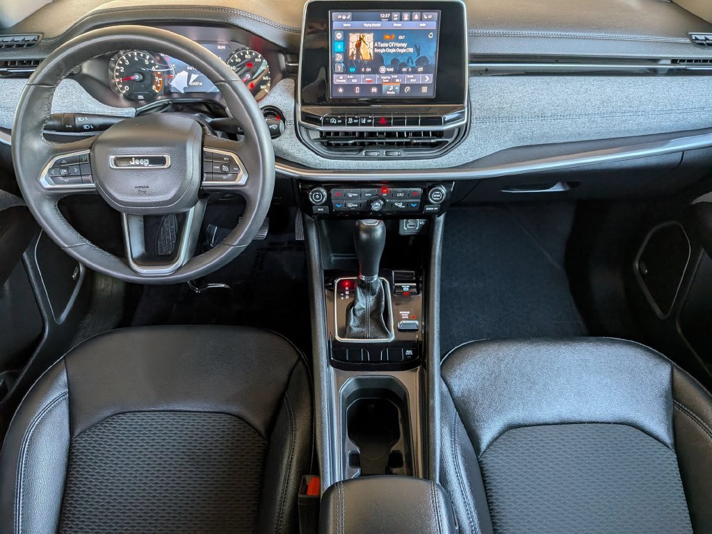 Used 2025 Jeep Compass Latitude w/ Sun & Sound Group AWD/4WD image 24