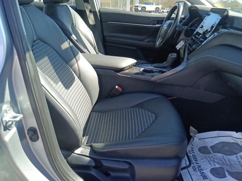 Used 2024 Toyota Camry SE image 28