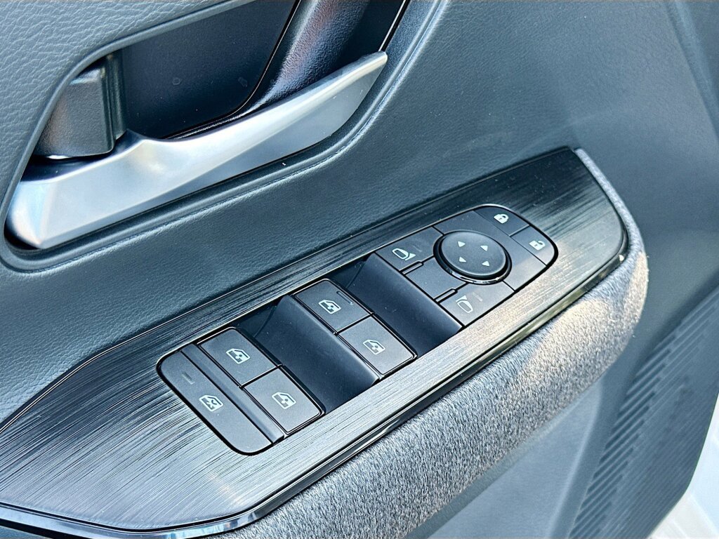 New 2026 Nissan Kicks SV w/ SV Premium Package image 8