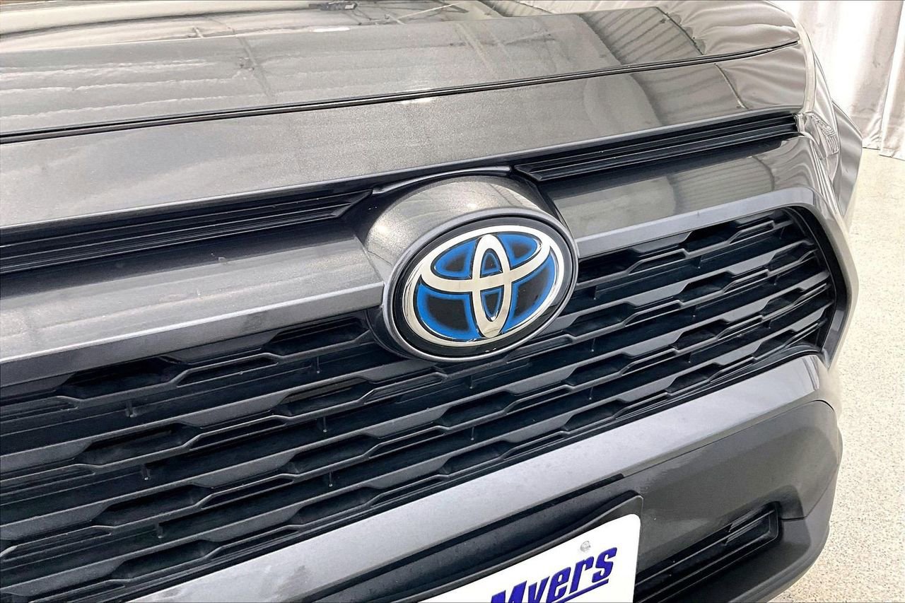 Used 2021 Toyota RAV4 XLE w/ Convenience Package image 30