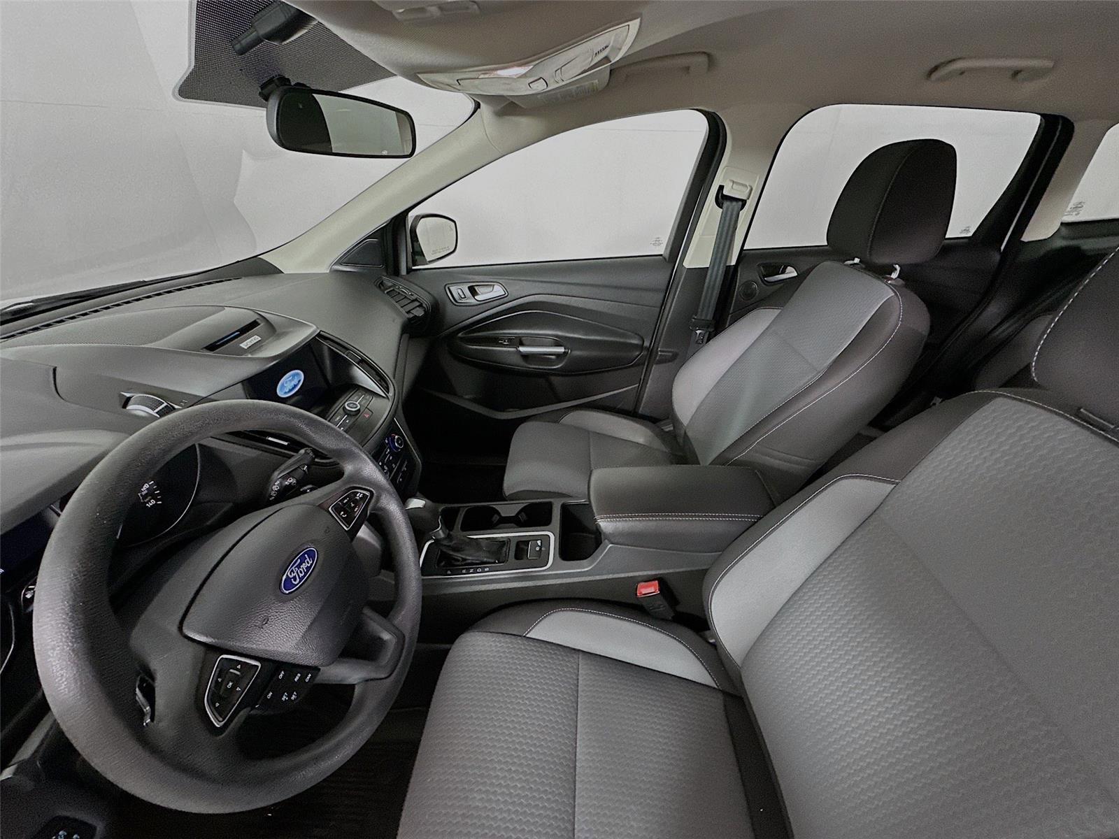 Used 2017 Ford Escape SE w/ Equipment Group 201A image 5