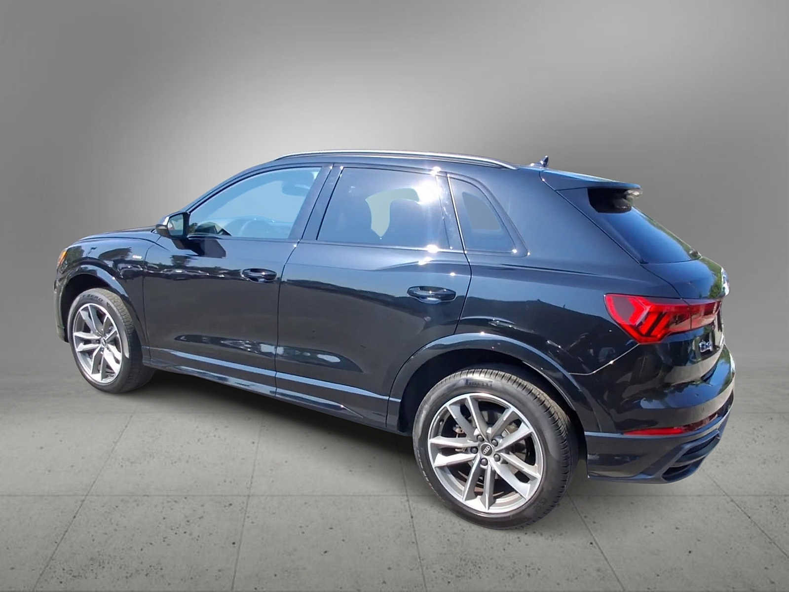 Used 2021 Audi Q3 2.0T Premium w/ Convenience Package AWD/4WD image 6