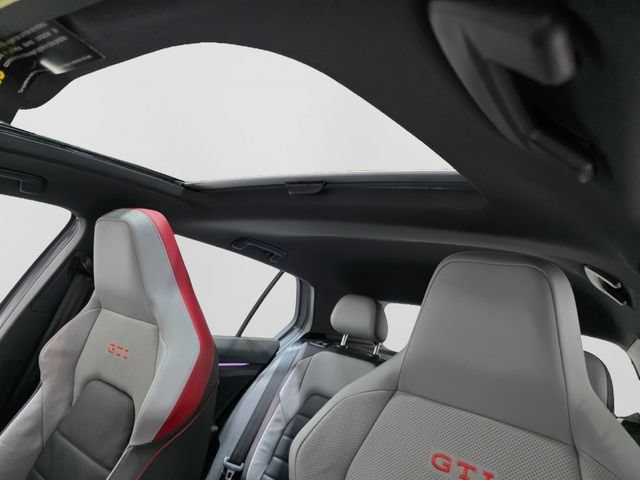 New 2026 Volkswagen GTI SE FWD image 23