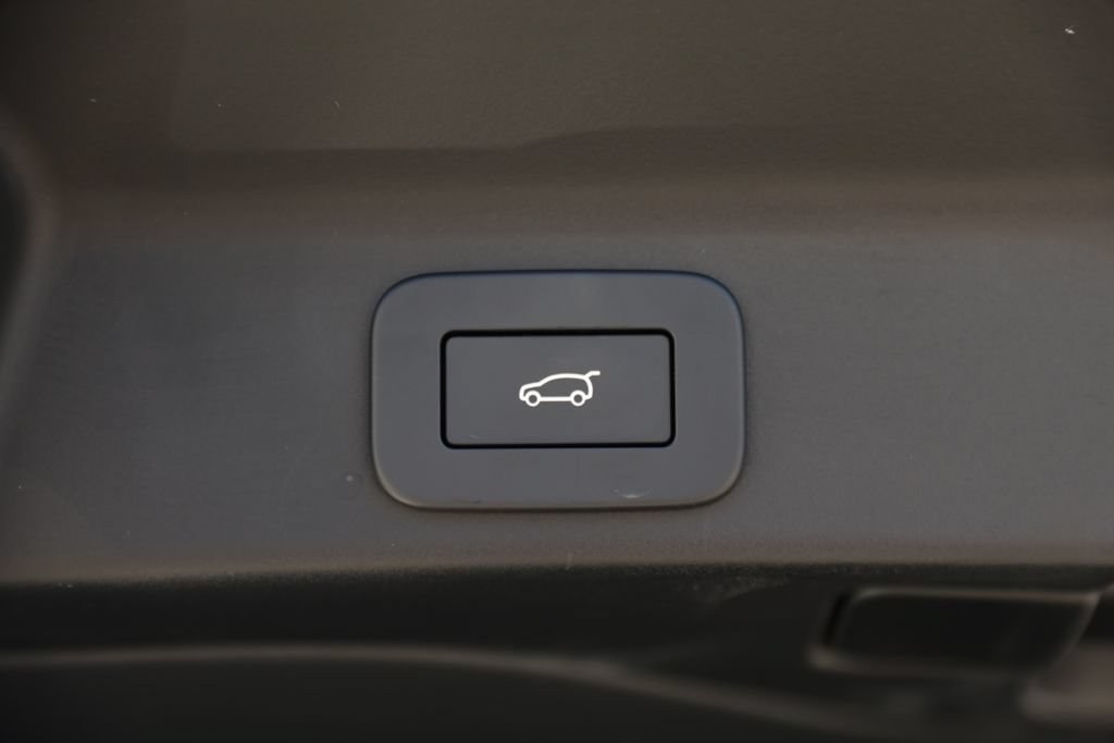 Used 2024 Jaguar F-PACE R-Dynamic S AWD/4WD image 8