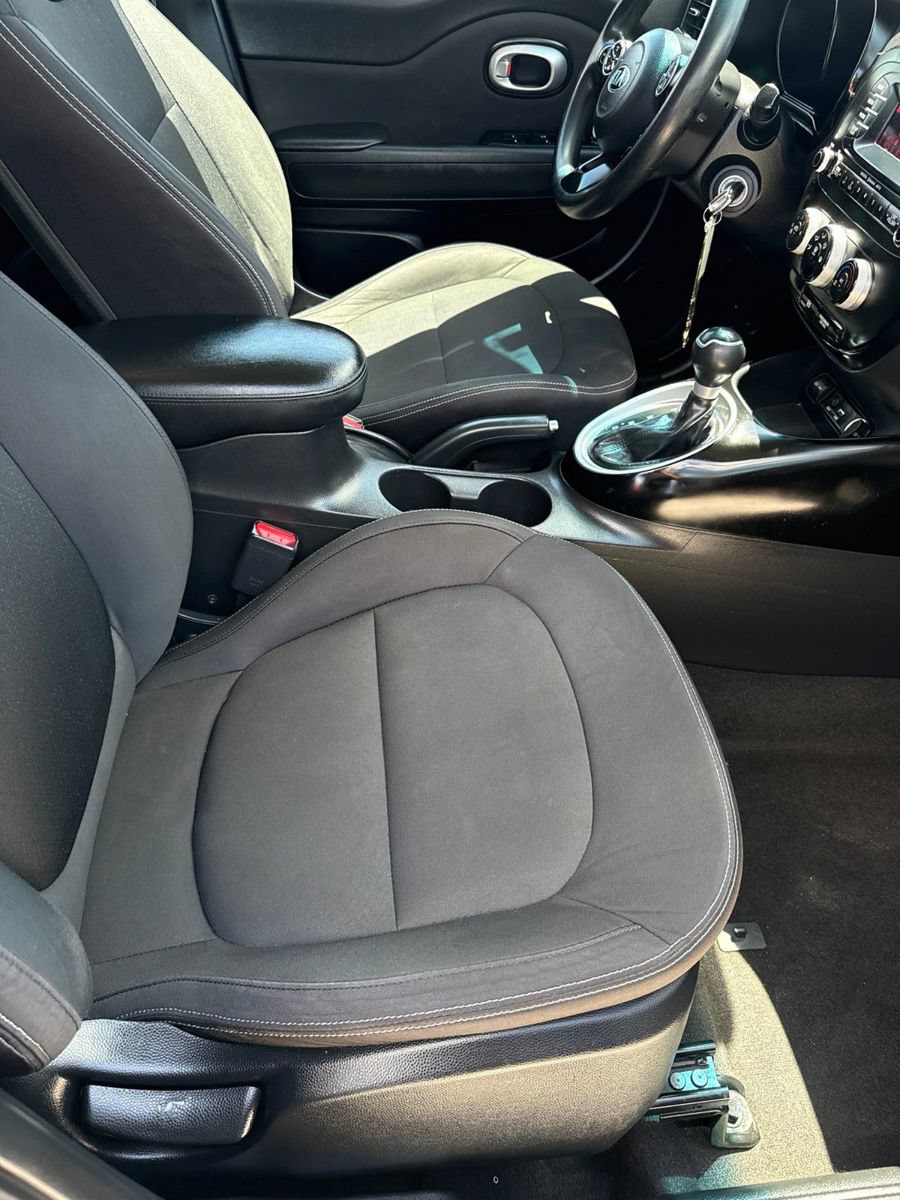 Used 2015 Kia Soul FWD image 23