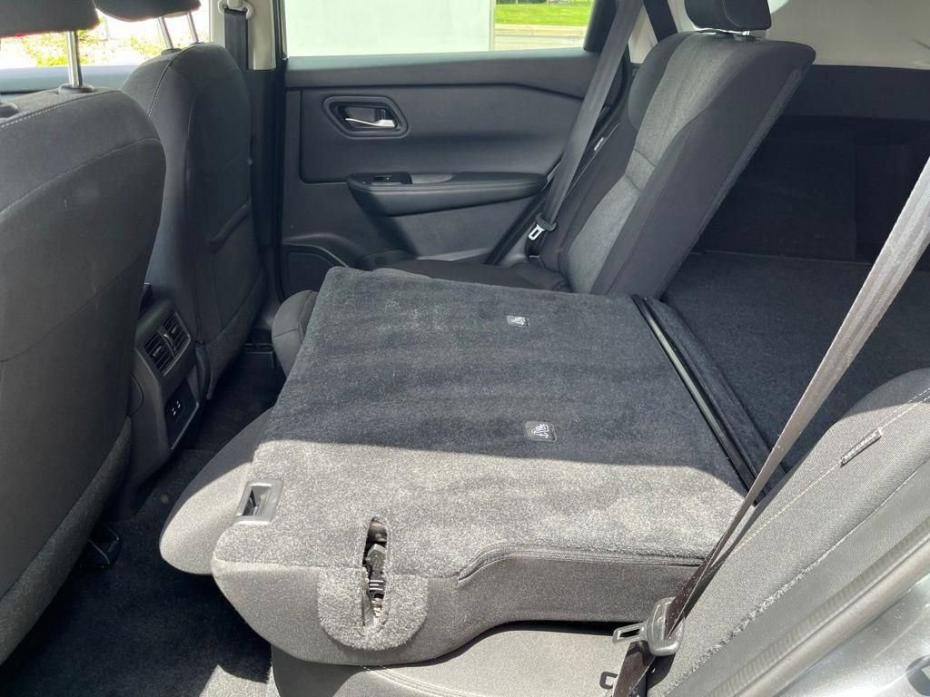 Used 2025 Nissan Rogue SV FWD image 29