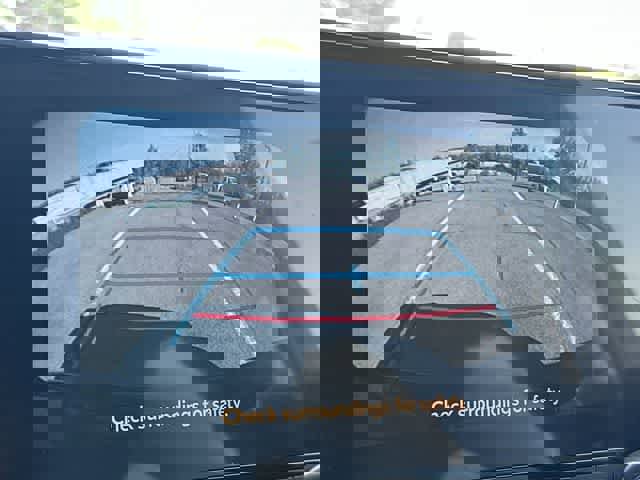 Used 2024 Toyota Highlander XLE AWD/4WD image 14